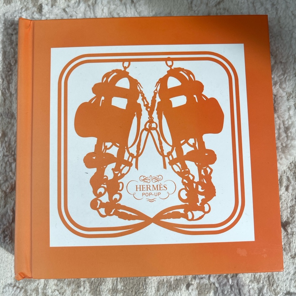 Hermes Pop-Up Coffee Table Bool